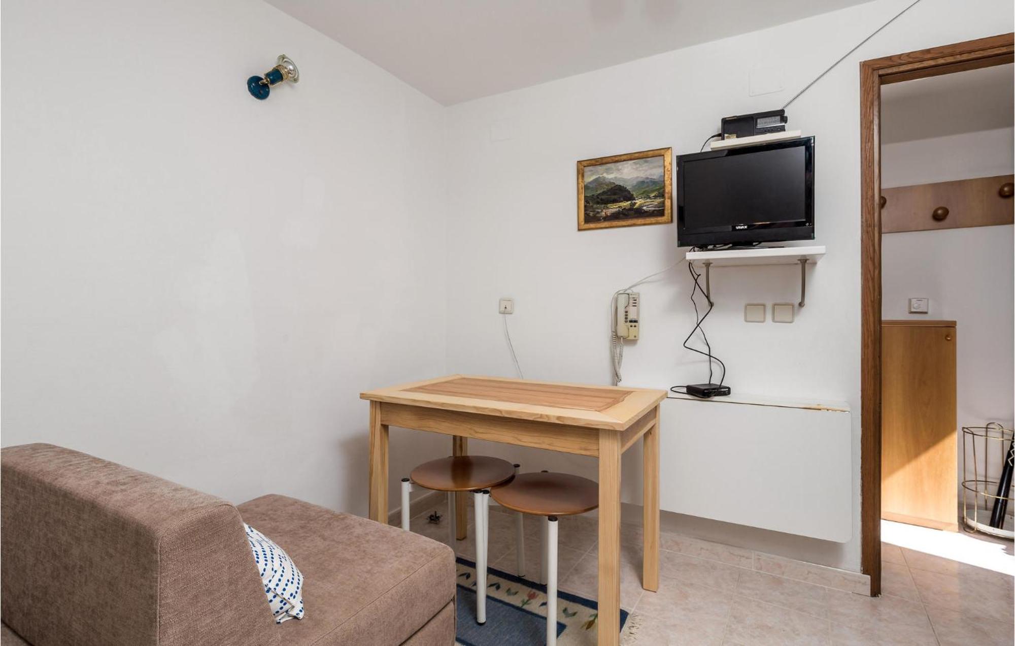 Lovely Apartment In Veli Losinj With Kitchen Exteriér fotografie