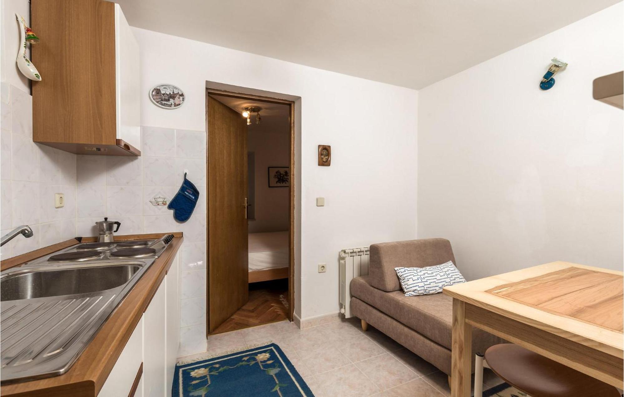 Lovely Apartment In Veli Losinj With Kitchen Exteriér fotografie