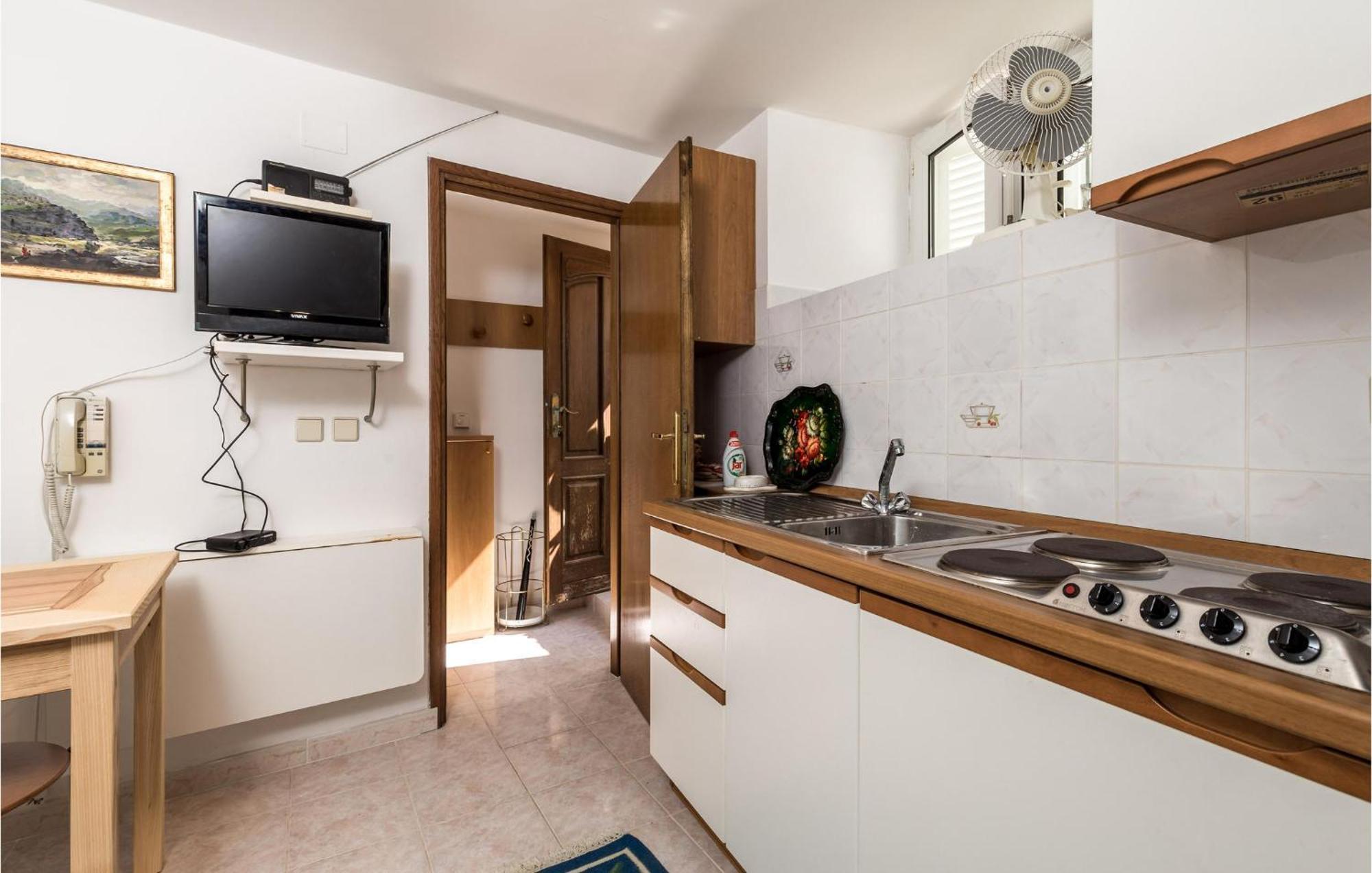 Lovely Apartment In Veli Losinj With Kitchen Exteriér fotografie