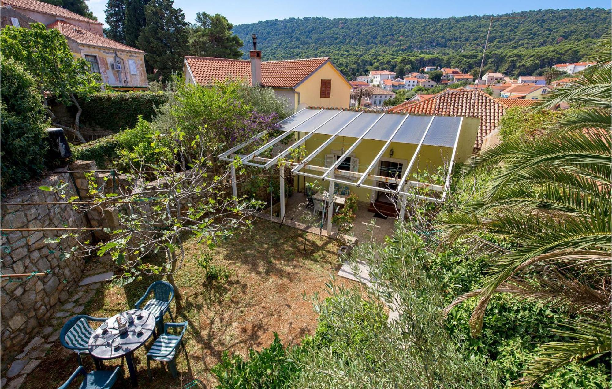 Lovely Apartment In Veli Losinj With Kitchen Exteriér fotografie