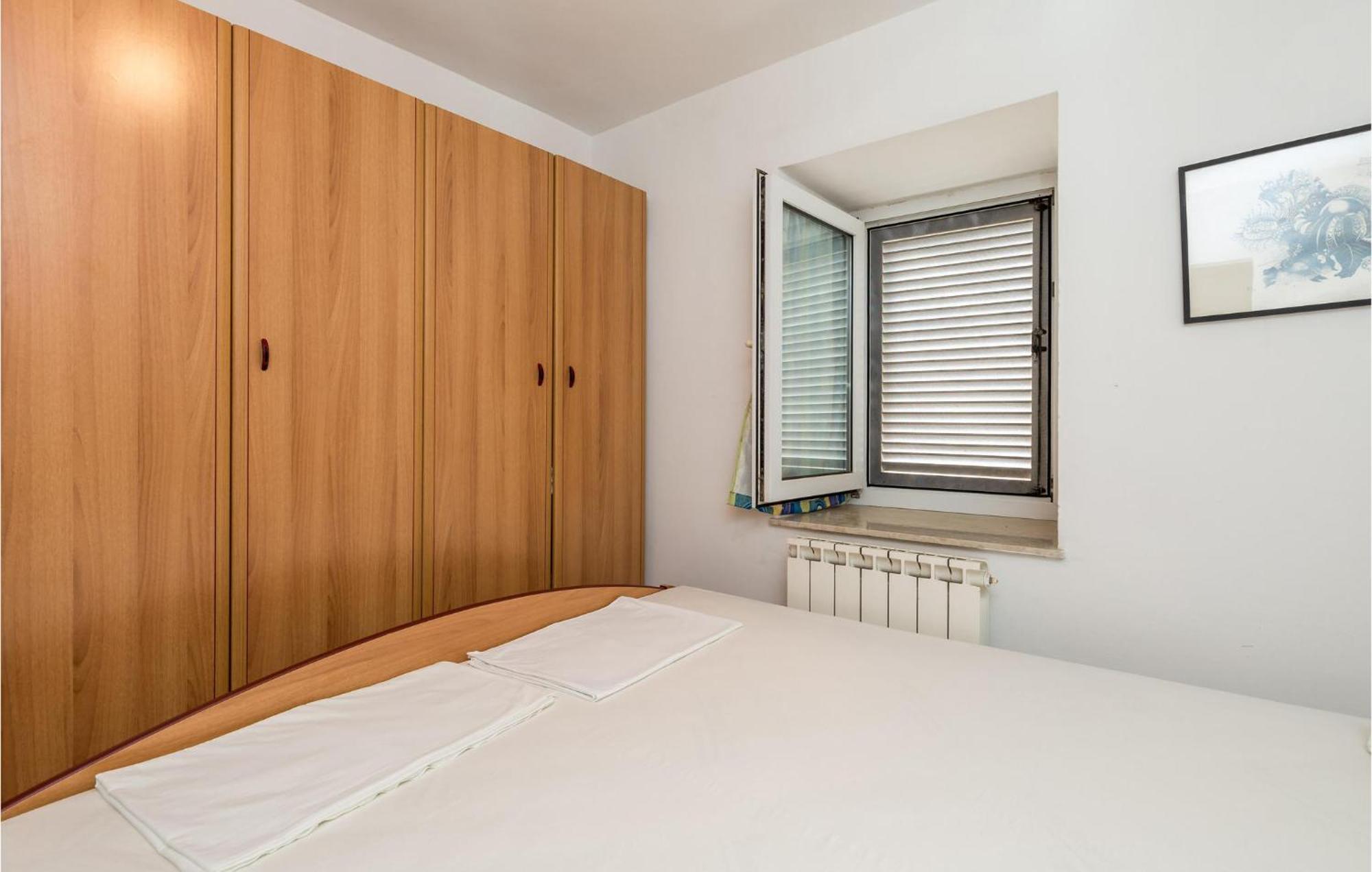 Lovely Apartment In Veli Losinj With Kitchen Exteriér fotografie