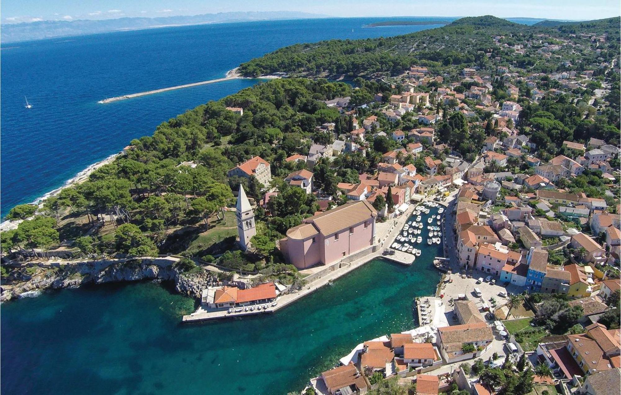 Lovely Apartment In Veli Losinj With Kitchen Exteriér fotografie