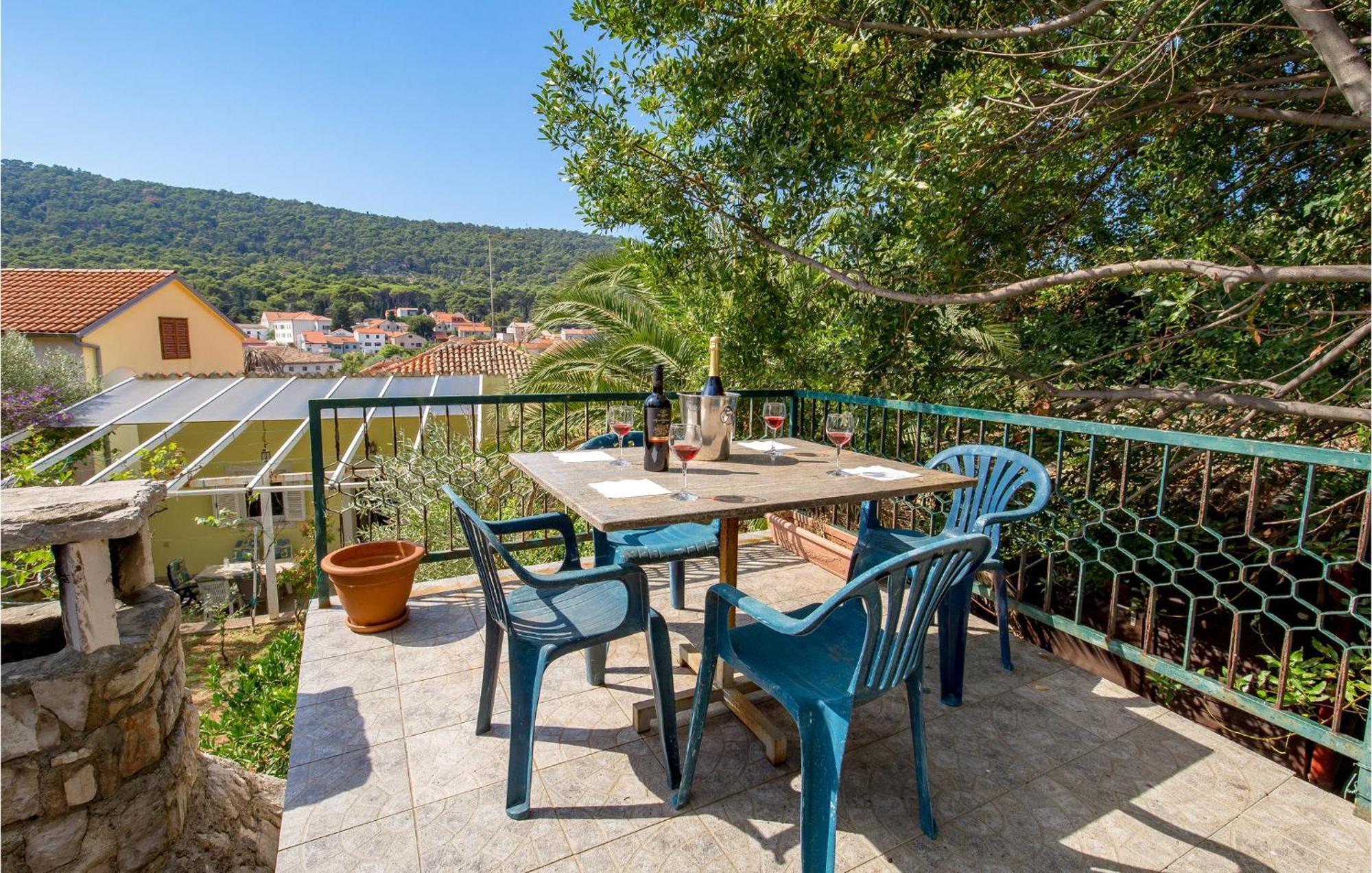 Lovely Apartment In Veli Losinj With Kitchen Exteriér fotografie