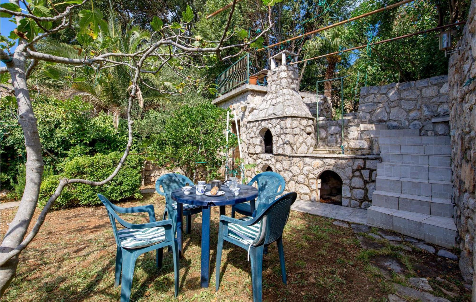 Lovely Apartment In Veli Losinj With Kitchen Exteriér fotografie