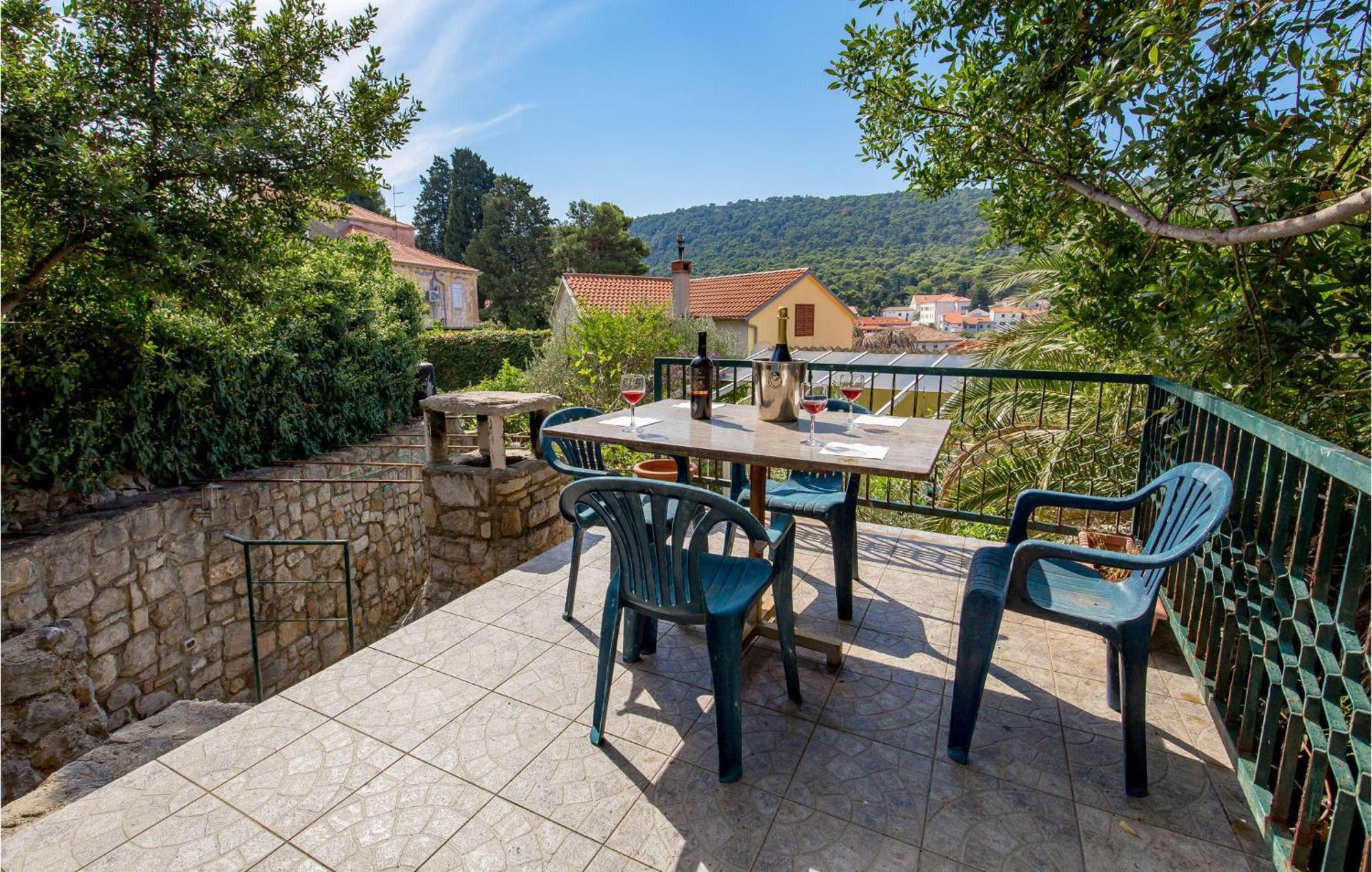 Lovely Apartment In Veli Losinj With Kitchen Exteriér fotografie