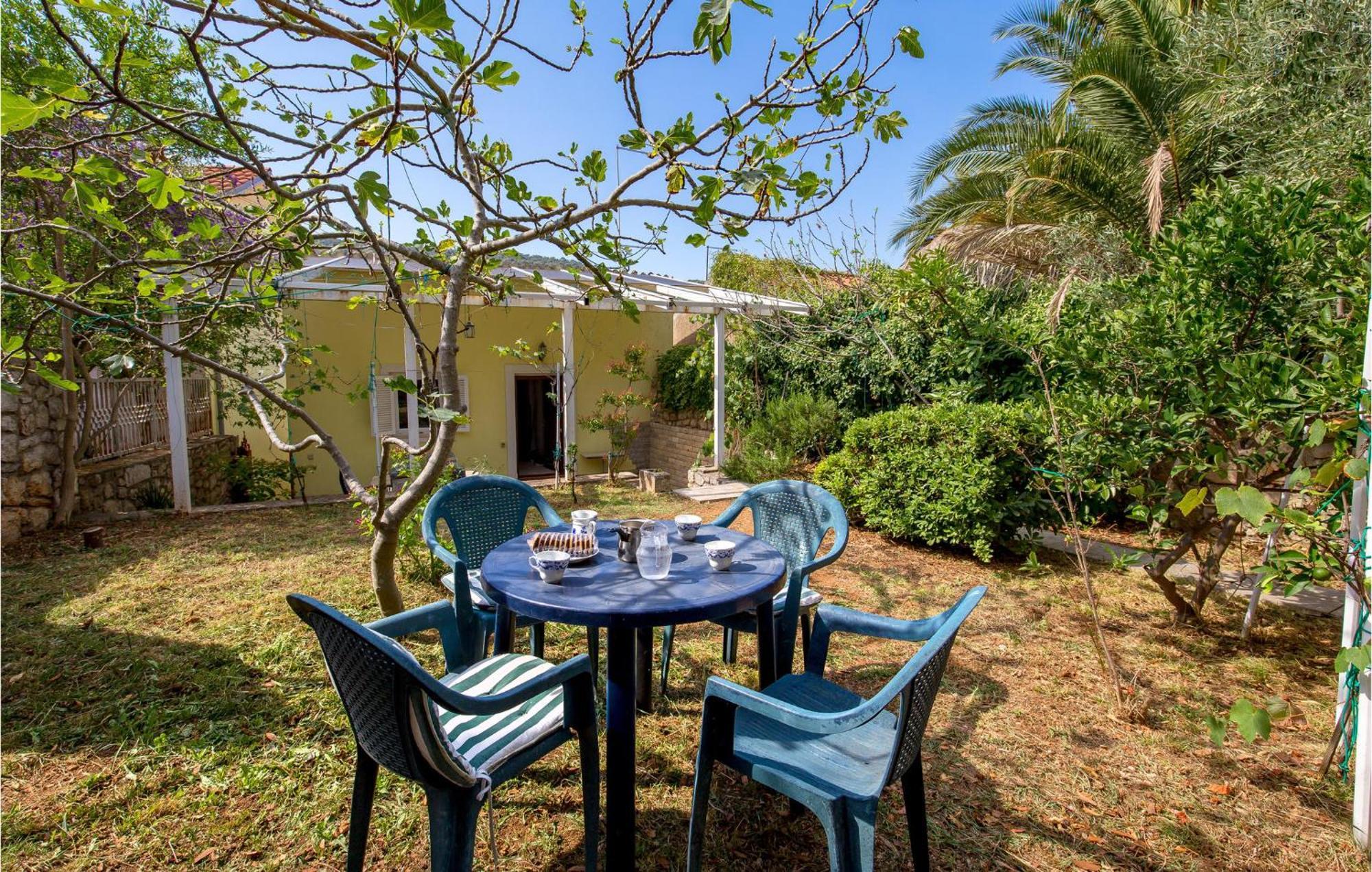 Lovely Apartment In Veli Losinj With Kitchen Exteriér fotografie
